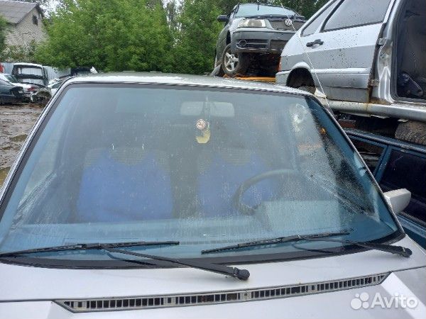 Nissan prairie лобовое стекло