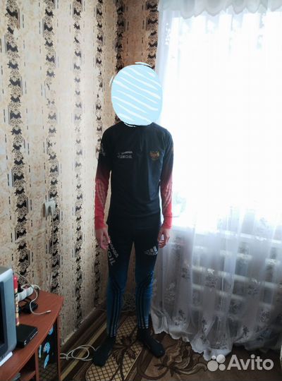 Продам лыжный комбинезон за 2000к