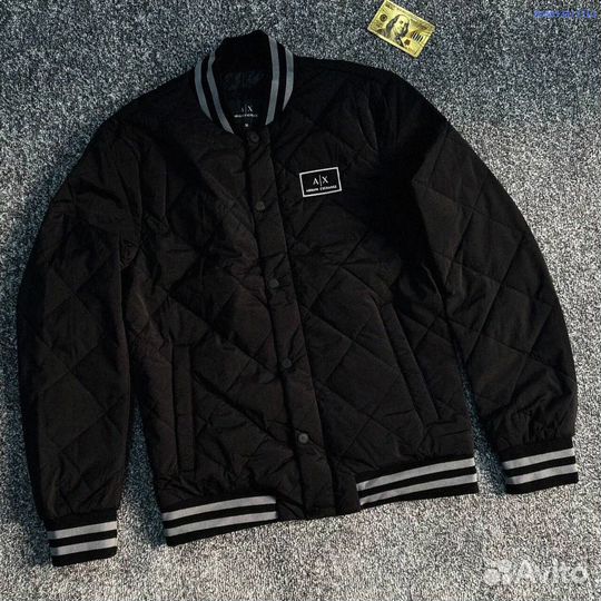 Бомбер Armani Exchange: стиль в каждой детали