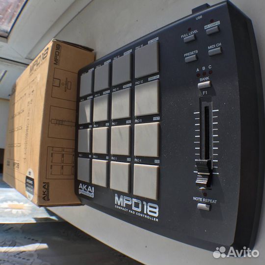 Midi-контроллер Akai mpd 18