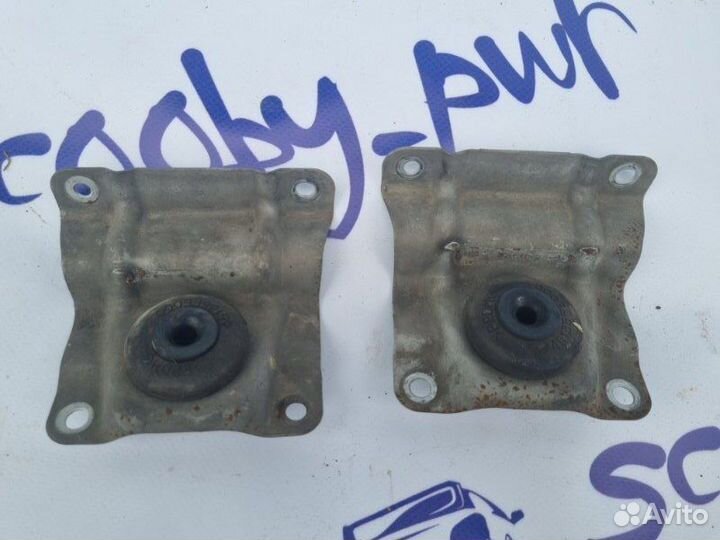 Крепление радиатора переднее Subaru Impreza GD