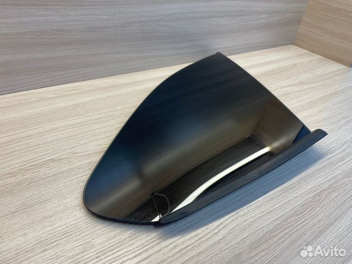 Форточка кузова задняя правая LADA X-Ray