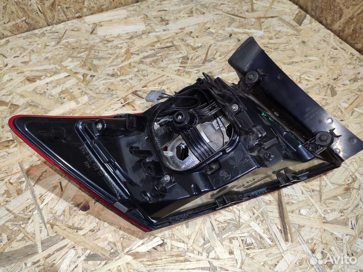 Фонарь правый наруж. scoda karoq