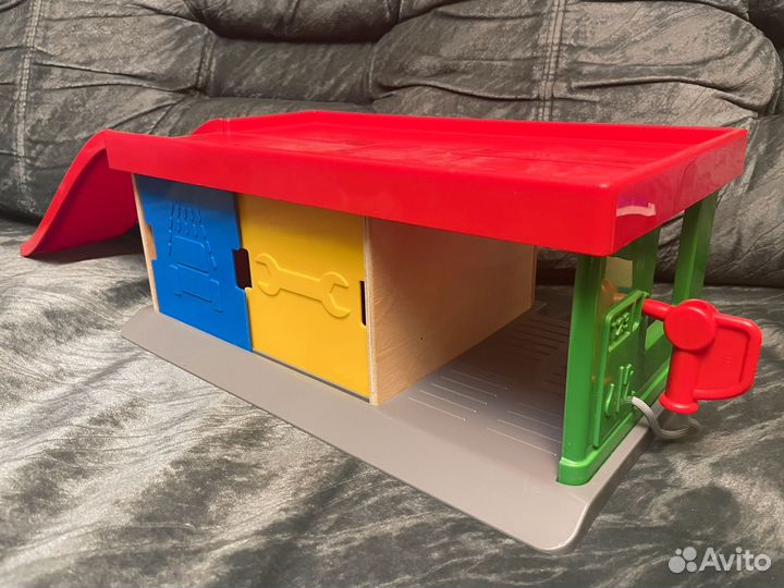 Парковка заправка IKEA с машинками