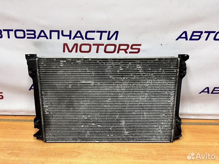 Audi A6 C6 Радиатор охлаждения двигателя