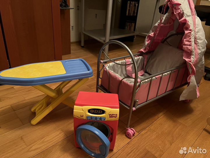 Кроватка для куклы с балдахином