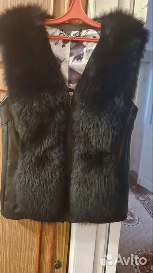 Жилет и дубленка.разм.46-48-50.состояние нового