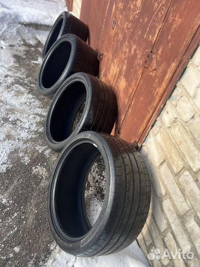 Dunlop SP Sport Maxx GT 285/35 R21 и 325/30 R21