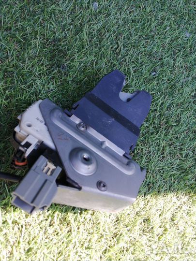 Замок багажника Volvo S60