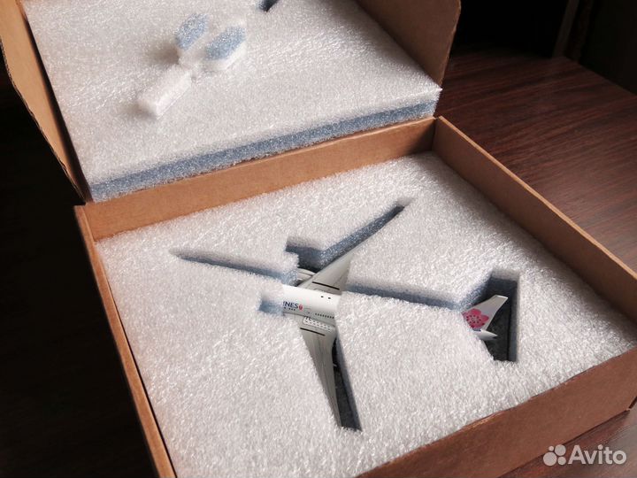 Boeing 777-300ER China Airlines B-18051 (1:400)