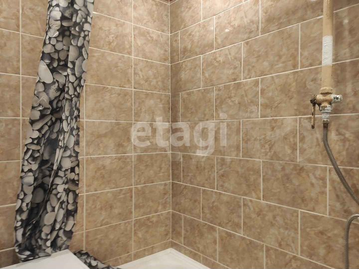 3-к. квартира, 70 м², 1/2 эт.