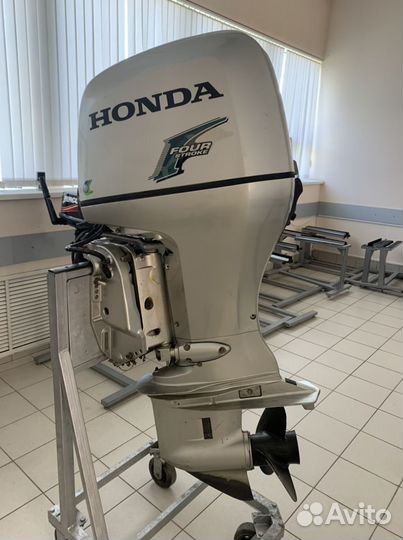 Подвесной лодочный мотор Honda BF 90