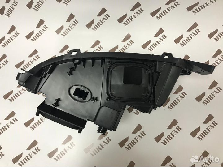 Правый корпус фары Land Rover Range Rover Vogue 3