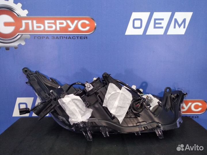 Фара левая Rav4 50