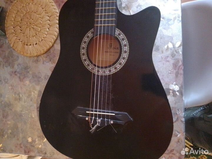 Акустическая гитара