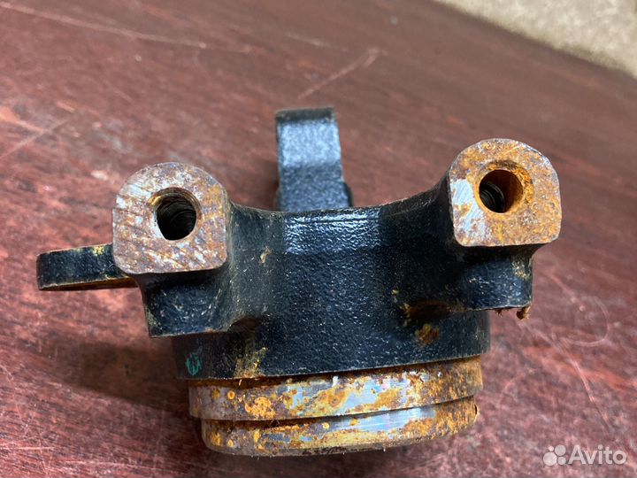 Правый поворотный кулак ваз 2108