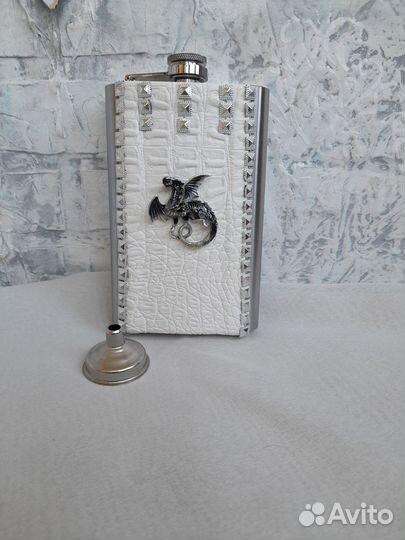 Фляжка с декором