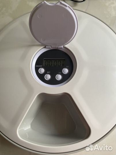 Автоматическая кормушка для животных