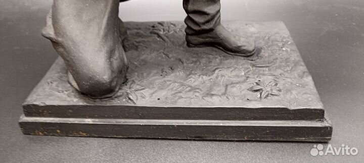 Скульптура солдат стреляющий С колена, СССР