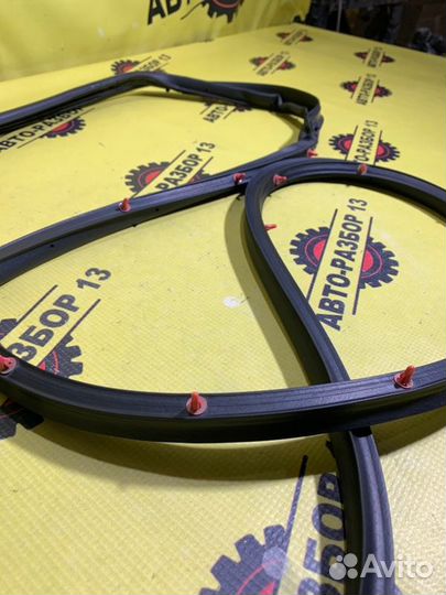 Уплотнитель двери задний правый Kia Ceed 3 CD 1.6