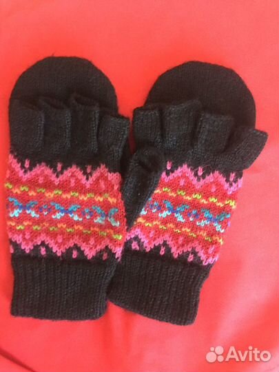 Варежки с прорезями