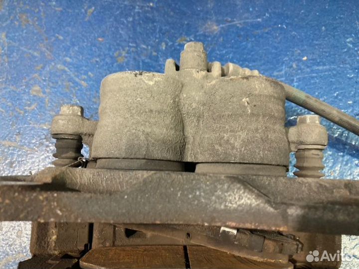 Суппорт передний левый Subaru Xv GP