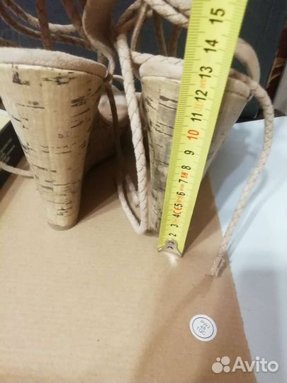 Босоножки 38