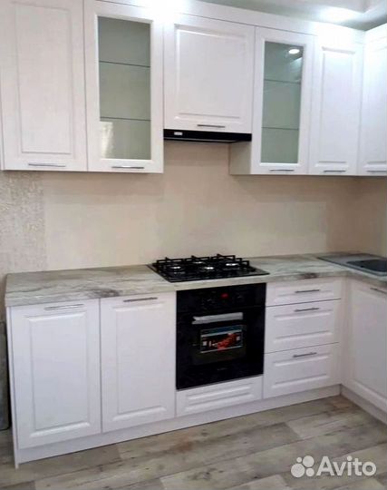 Кухня угловая на заказ.мдф фасады