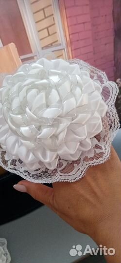 Большие белые банты