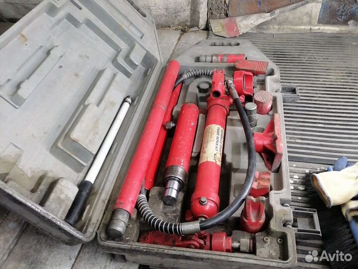 Набор гидравлический кузовной, в кейсе на колес