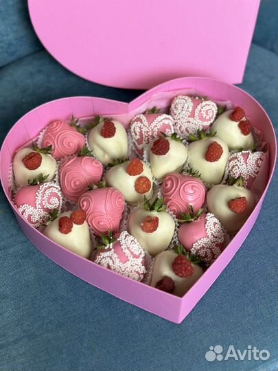 Клубника в шоколаде/ коробочка сердце