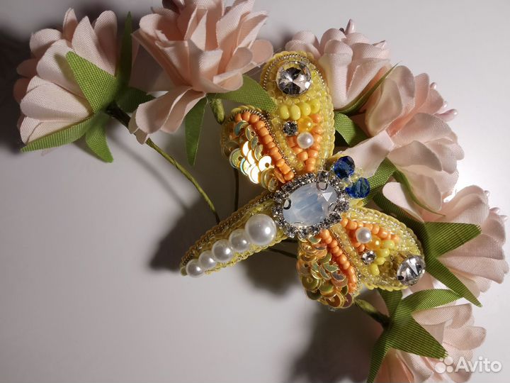 Брошь ручной работы из бисера