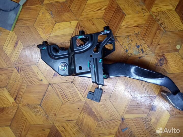 Педаль тормоза Geely Coolray SX11