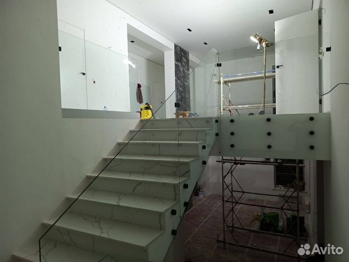 Стеклянное ограждение Перила для лестниц