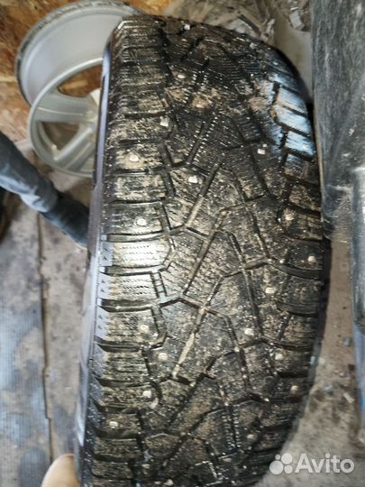 Pirelli Ice Zero 235/55 R20 105