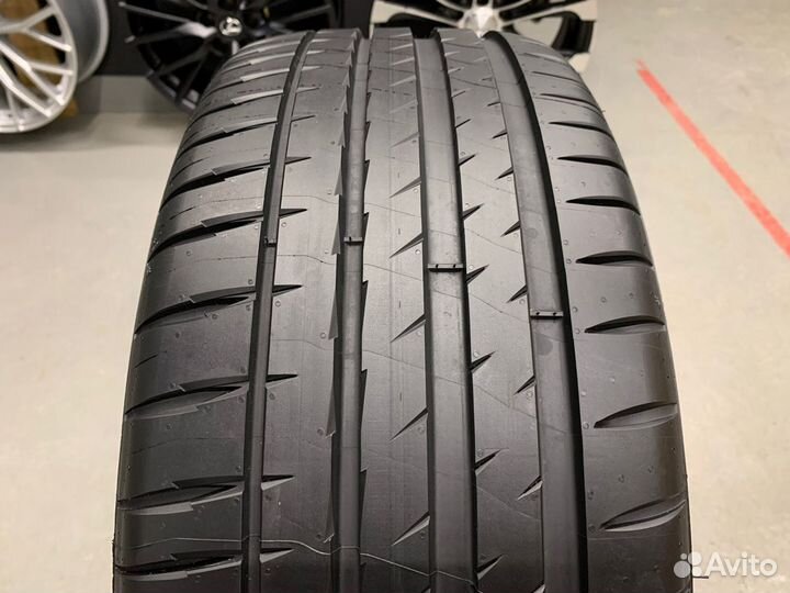 Michelin Pilot Sport 4 235/55 R19 105Y