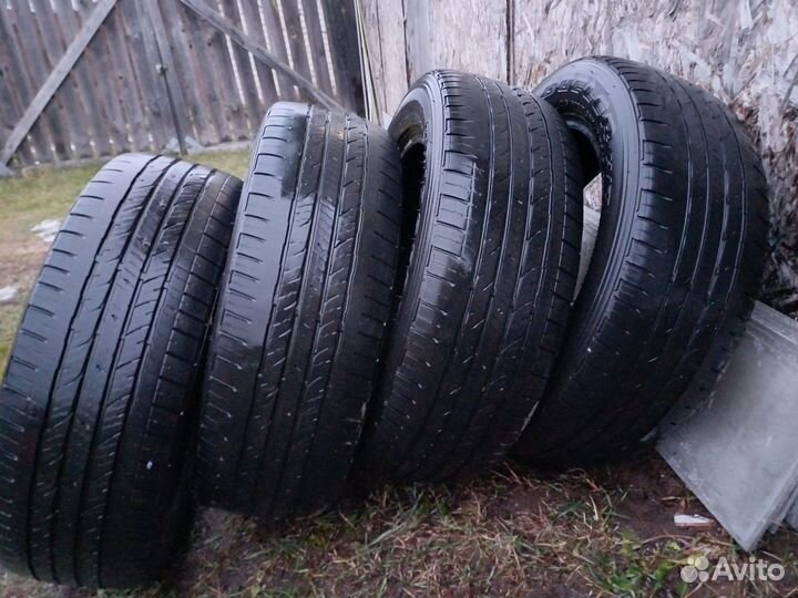 Bridgestone Dueler H/T 215/60 R17