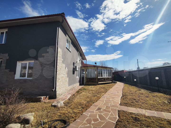 Коттедж 700 м² на участке 12 сот.