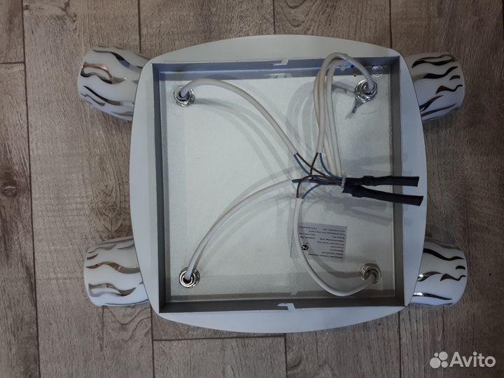 Продам люстру