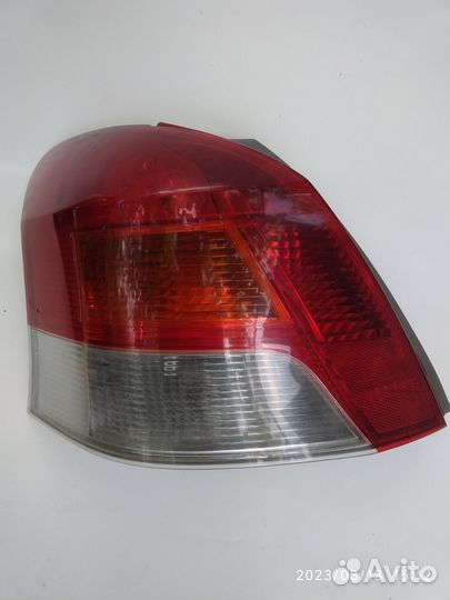 Стоп сигнал левый тойота витц 2010
