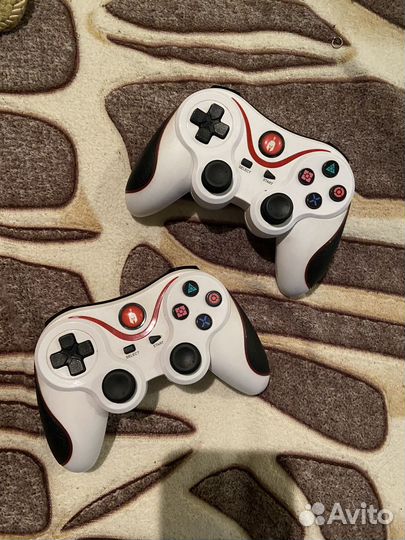 Диски игр, и джостики на Play Station 3