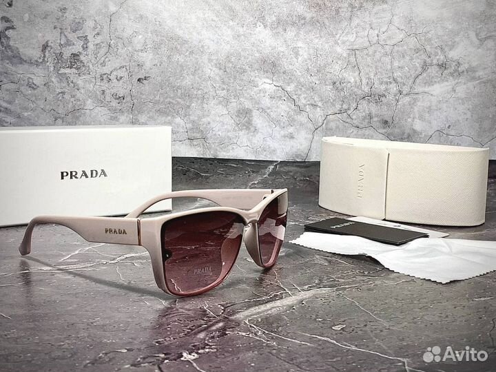 Очки Prada розовые