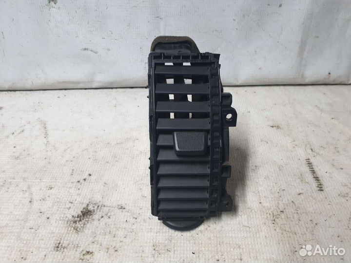 Дефлектор обдува салона левый Nissan Note E11