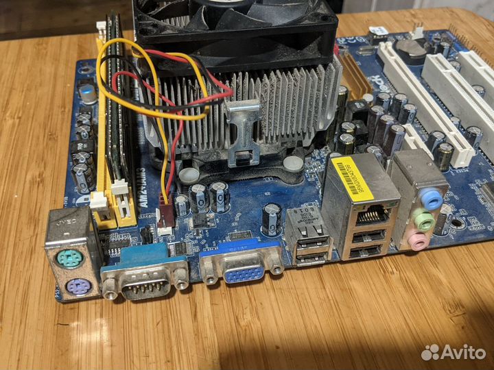 ASRock N68C-S - AMD Athlon 64 X2 4200+ c 1 Gb RAM