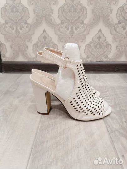 Босоножки натуральная кожа 40