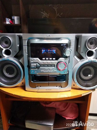 Музыкальный центр lg