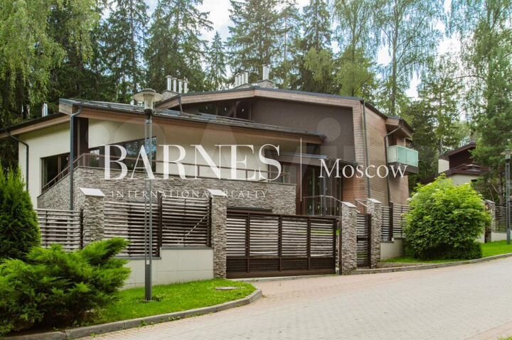 Дом 750 м² на участке 36 сот.