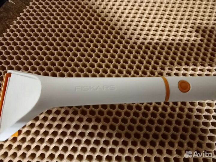 Щётка для снега Fiskars SnowXpert