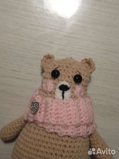 Вязанная игрушка медвежонок