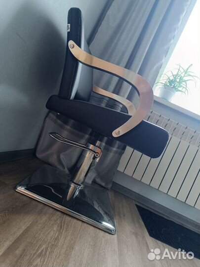 Парикмахерское кресло